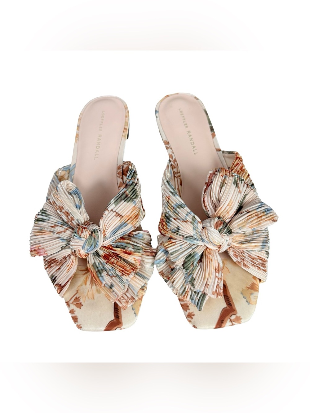 Loeffler Randall Women's Daphne Pleated
Knot Flat Sandals Cream
Botanical Floral